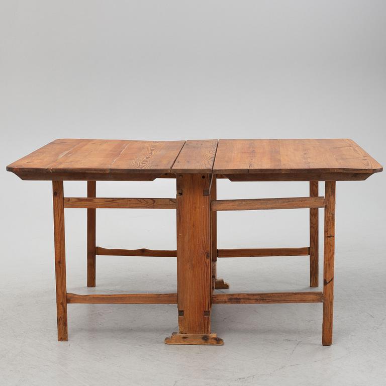 A pine gate-leg table, 19th Century.