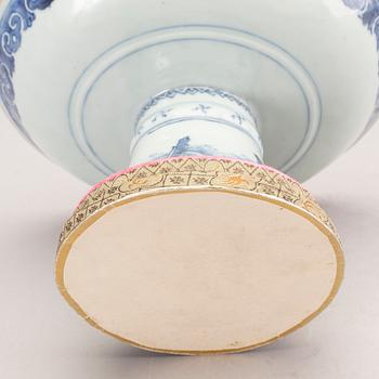 A blue and white tazza, Qing dynasty, 19th Century.