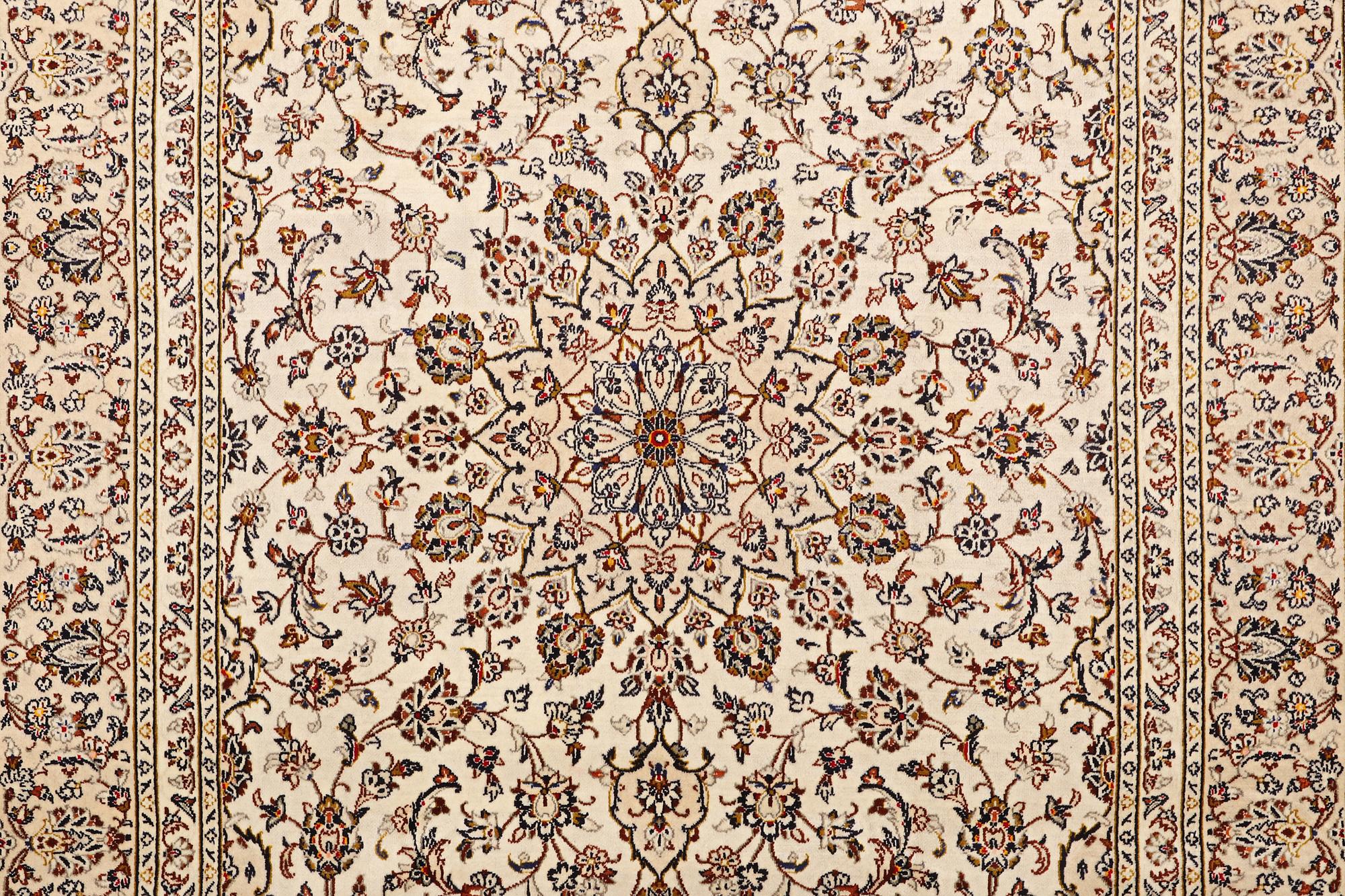 Matta, Keshan, ca 356 x 239 cm.