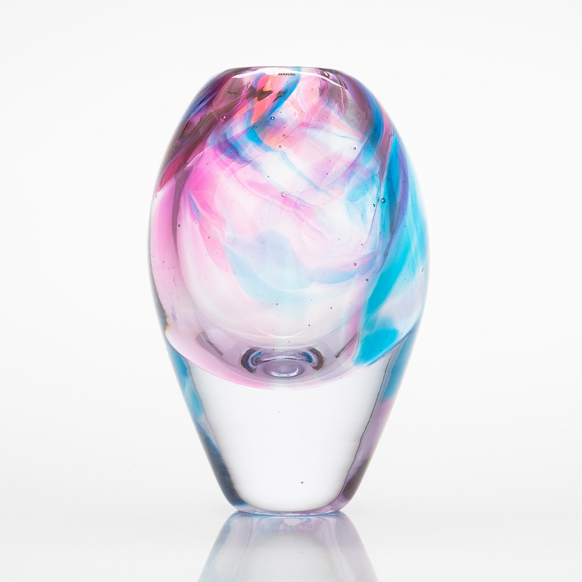 Sini Majuri, glasskulptur, "Jungle Chameleon/10", signerad Sini Majuri 2022, Glass Studio Mafka&Alakoski Riihimäki.