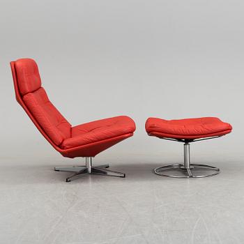 FÅTÖLJ SAMT FOTPALL, troligen 1960 / 70-tal.