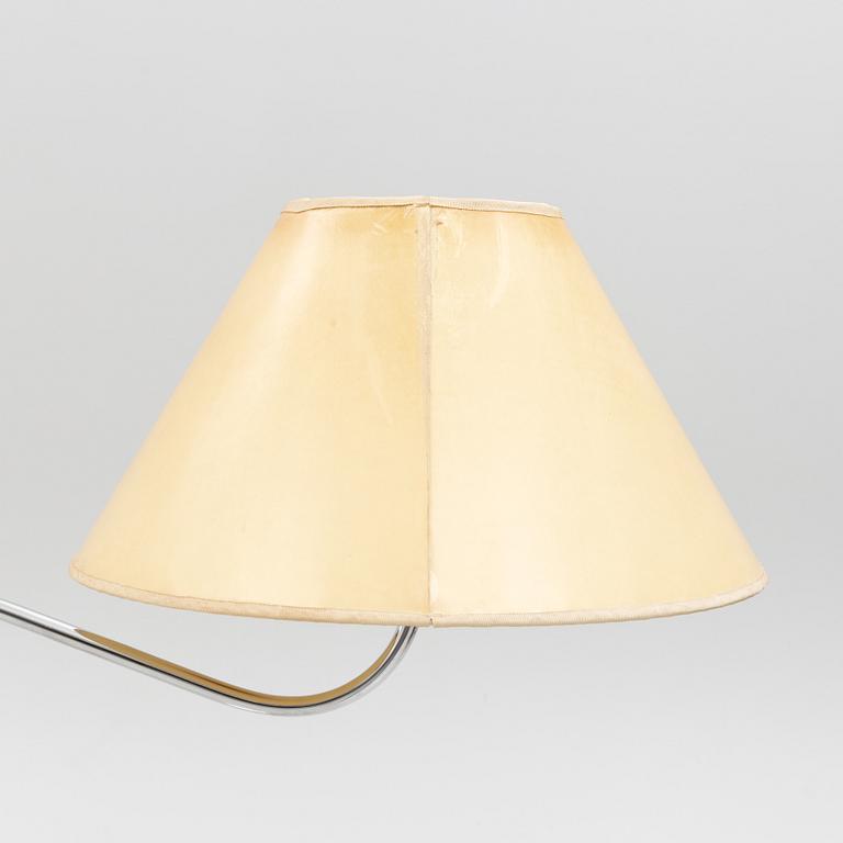 Josef Frank, golvlampa, modell 2368/"Stora Kamelen", i förkromad metall, Firma Svenskt Tenn, 1900-talets andra hälft.