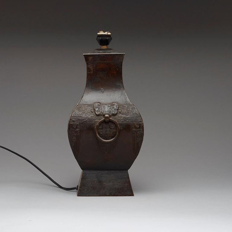 An archaistic bronze vase, Qing Dynasty (1644-1912).