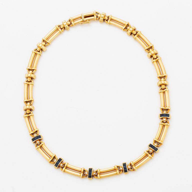 Collier, 18K guld med briljantslipade diamanter och safirer.