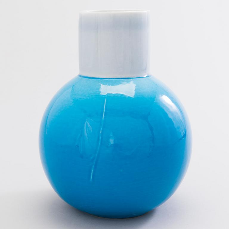 HEINI RIITAHUHTA, maljakko, posliinia, signeerattu Heini Riitahuhta 2004.