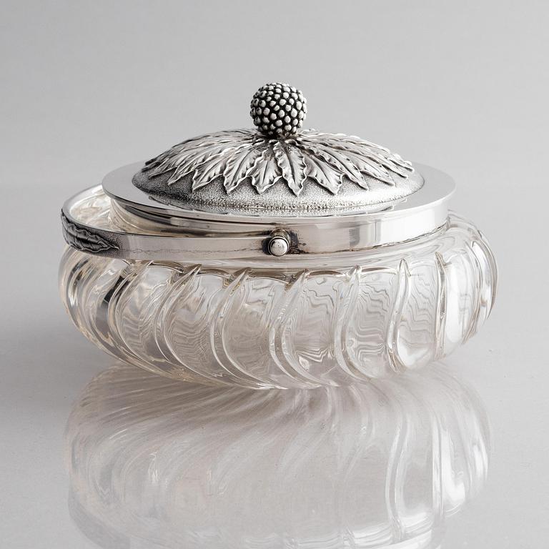 Fabergé, skål, silver och slipat glas, Ryssland, troligen omkring sekelskiftet 1900.
