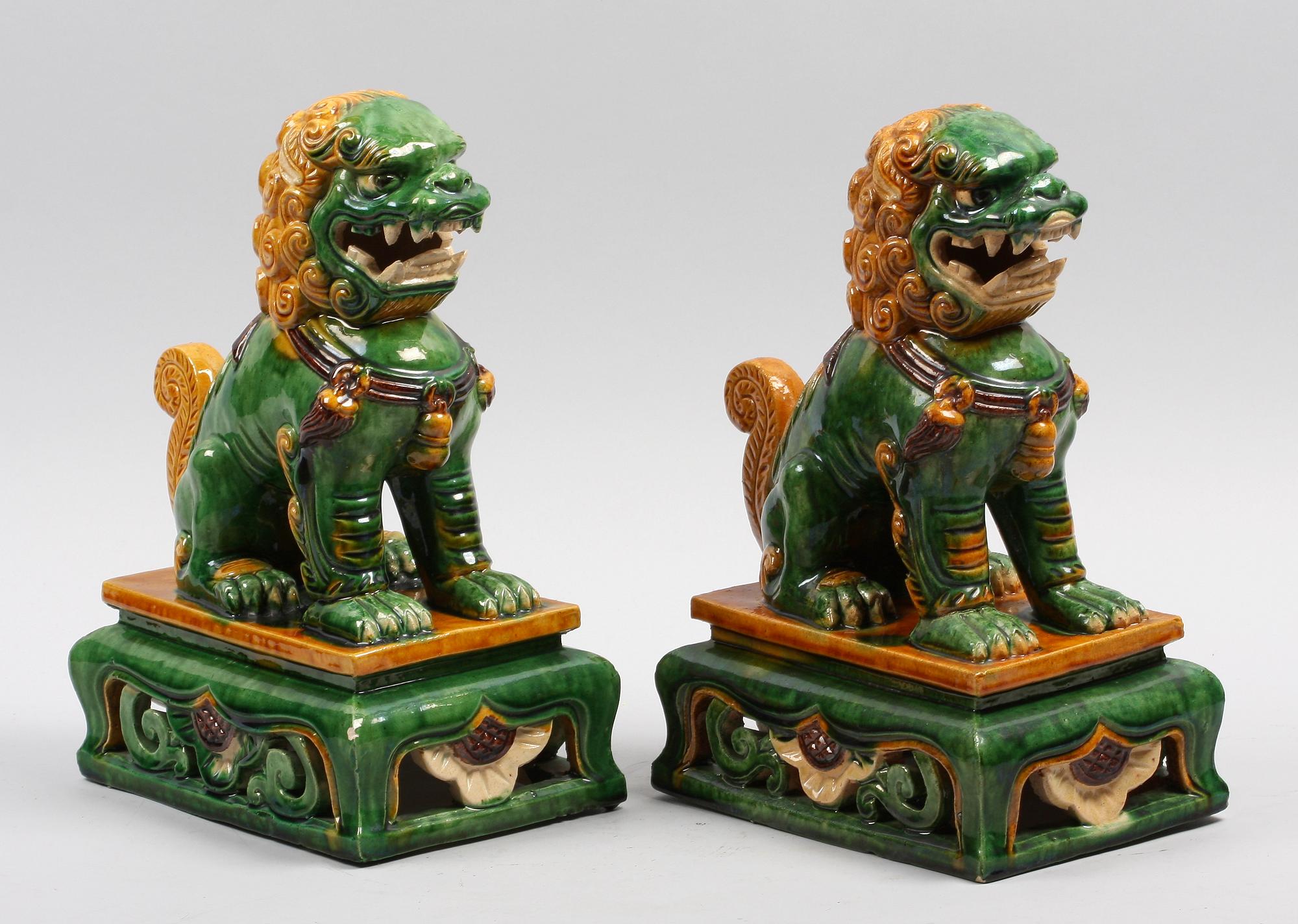TEMPELHUNDAR, 2 st, stengods, Kina.