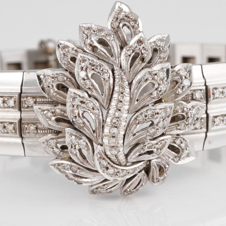 ARMBAND, 18K vitguld med åttkantslipade diamanter. Vikt 47,7 gram.