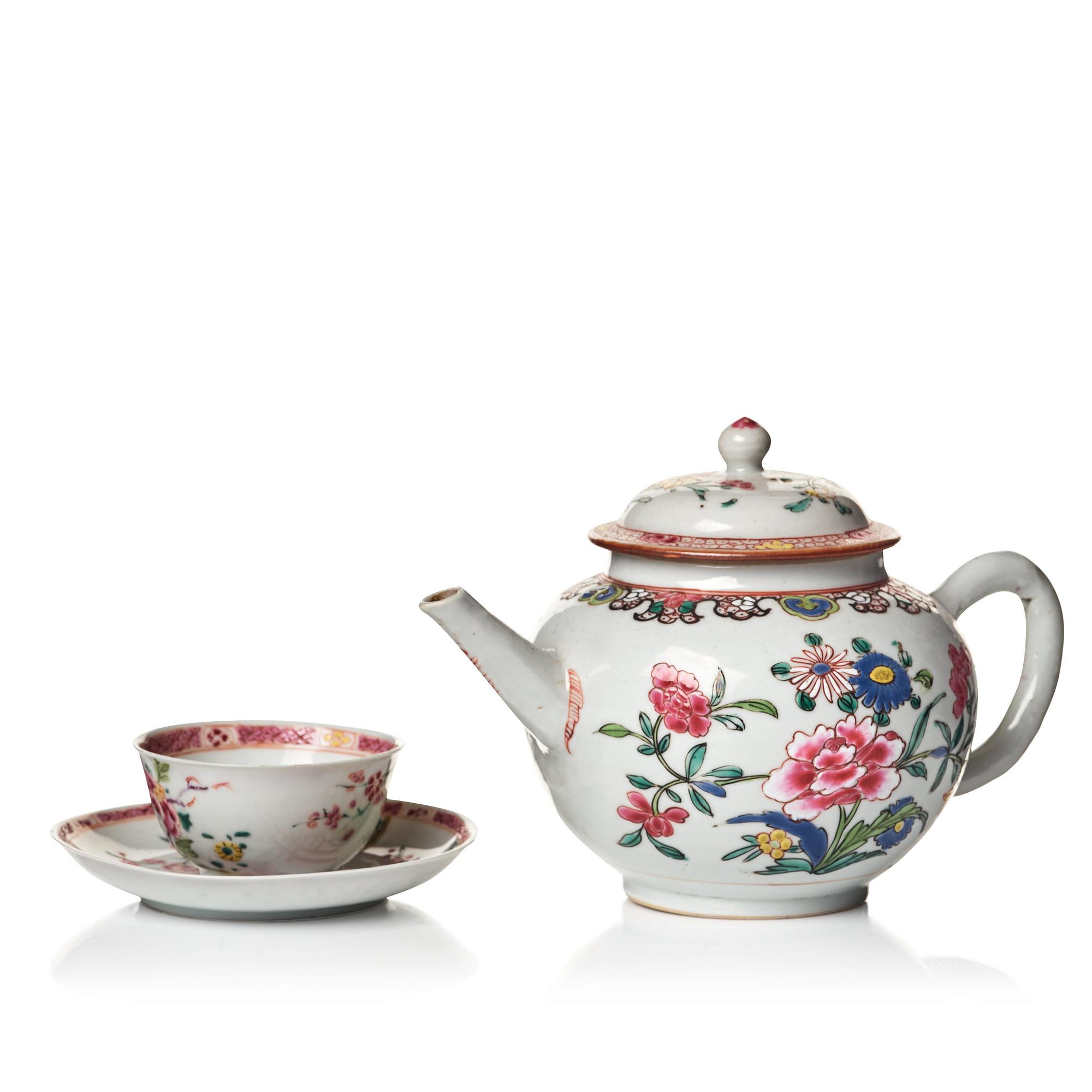 Tekanna med kopp och fat, porslin. Qingdynastin, 1700-tal.