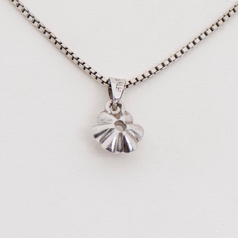 RIIPUS, 14K valkokultaa, briljanttihiottu timantti 0,10 ct. Paino 3,8 g.