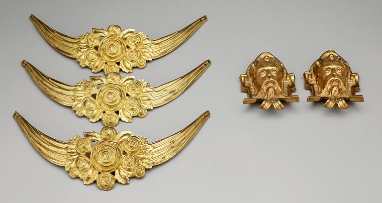 DEKORELEMENT, 9 delar, bla förgyllt brons och biskviporslin, Wegwood, nyrennäsans, 1800-talets slut.