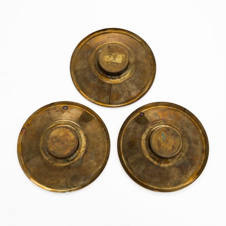 Maija Heikinheimo, a set of three mid-20th century brass underlay for tealight, Valaistustyö for Artek.