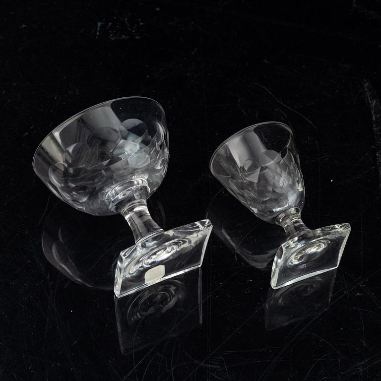 Elis Bergh, glasservis, 59 delar, "Fiskfjäll", Kosta Boda.
