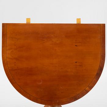 Dining table, English, in the style of George III, second half of the 19th century.