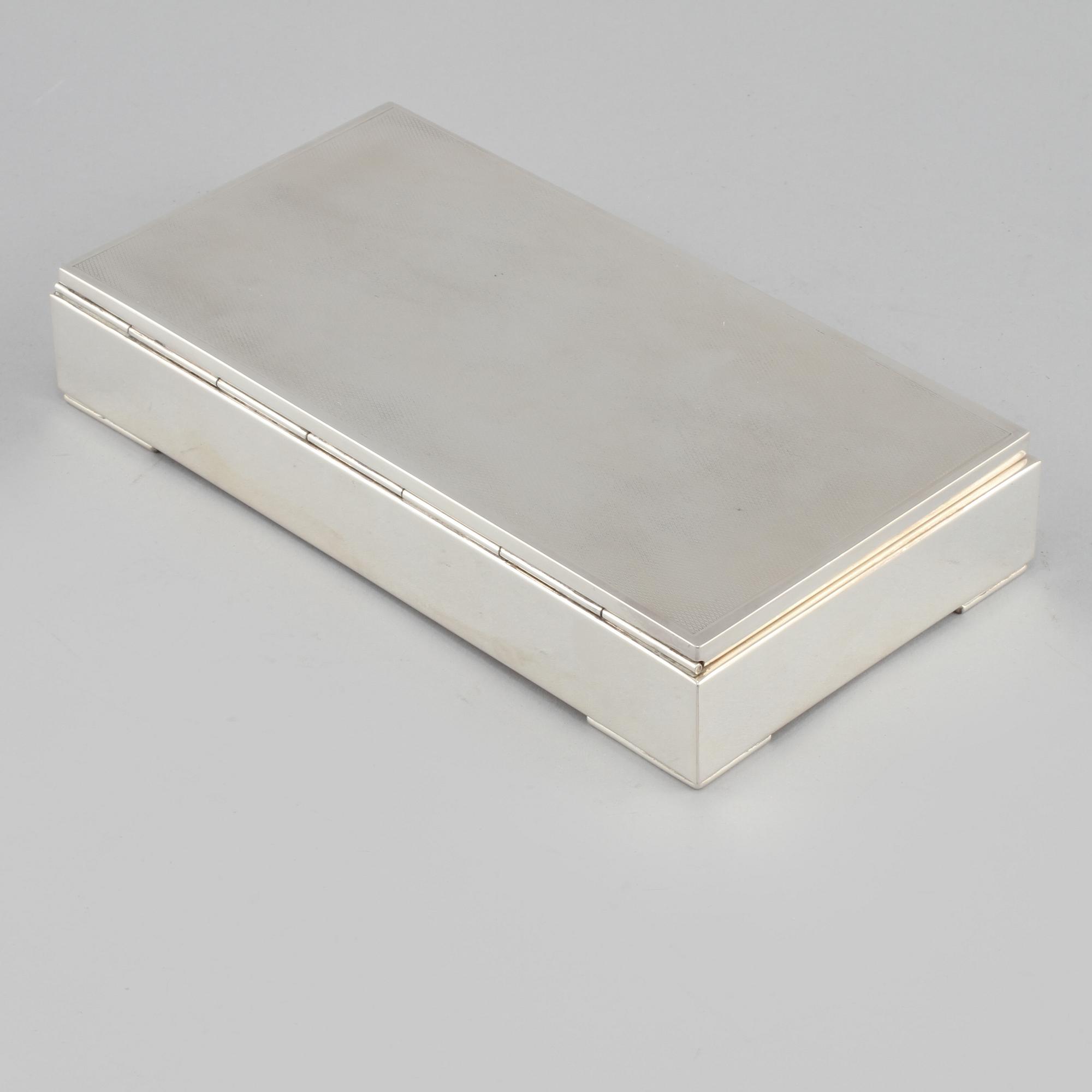 CIGARRSKRIN, sterlingsilver, importstämplat, 1900-talets andra hälft, total vikt 410 gram. .