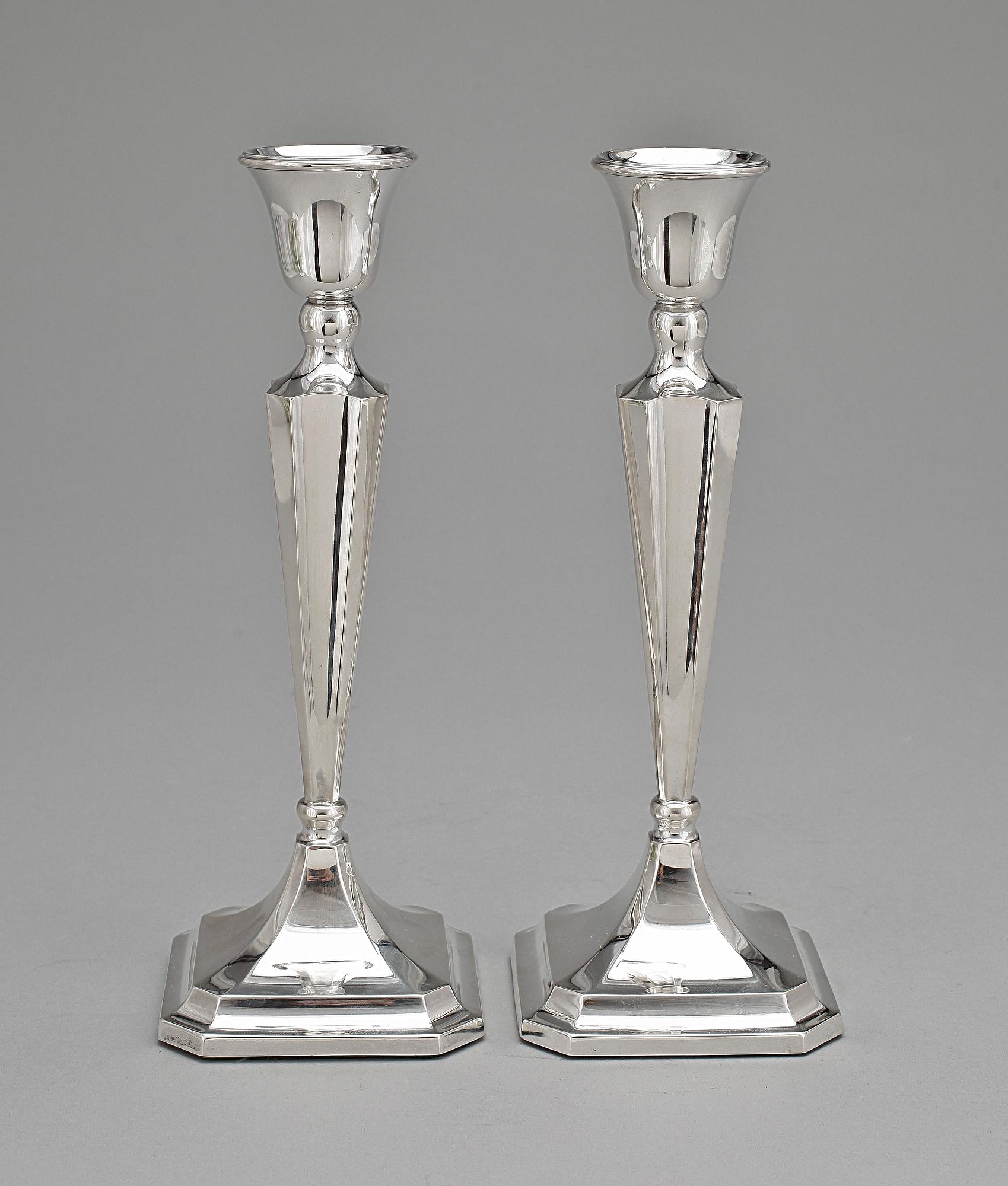 LJUSSTAKAR, ett par, silver, Nederländerna 1927.
