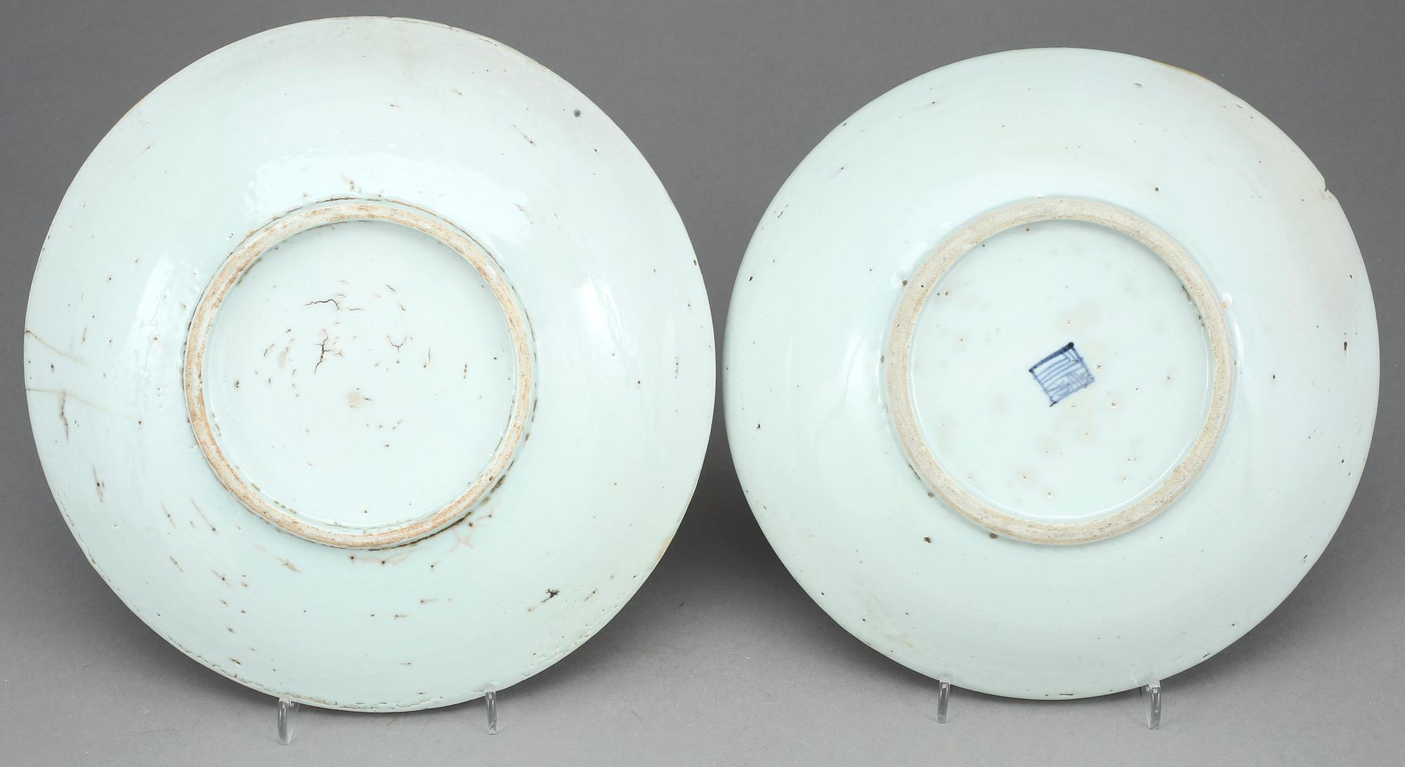 TALLRIKAR, 2 st, porslin, Japan, 1600-tal.
