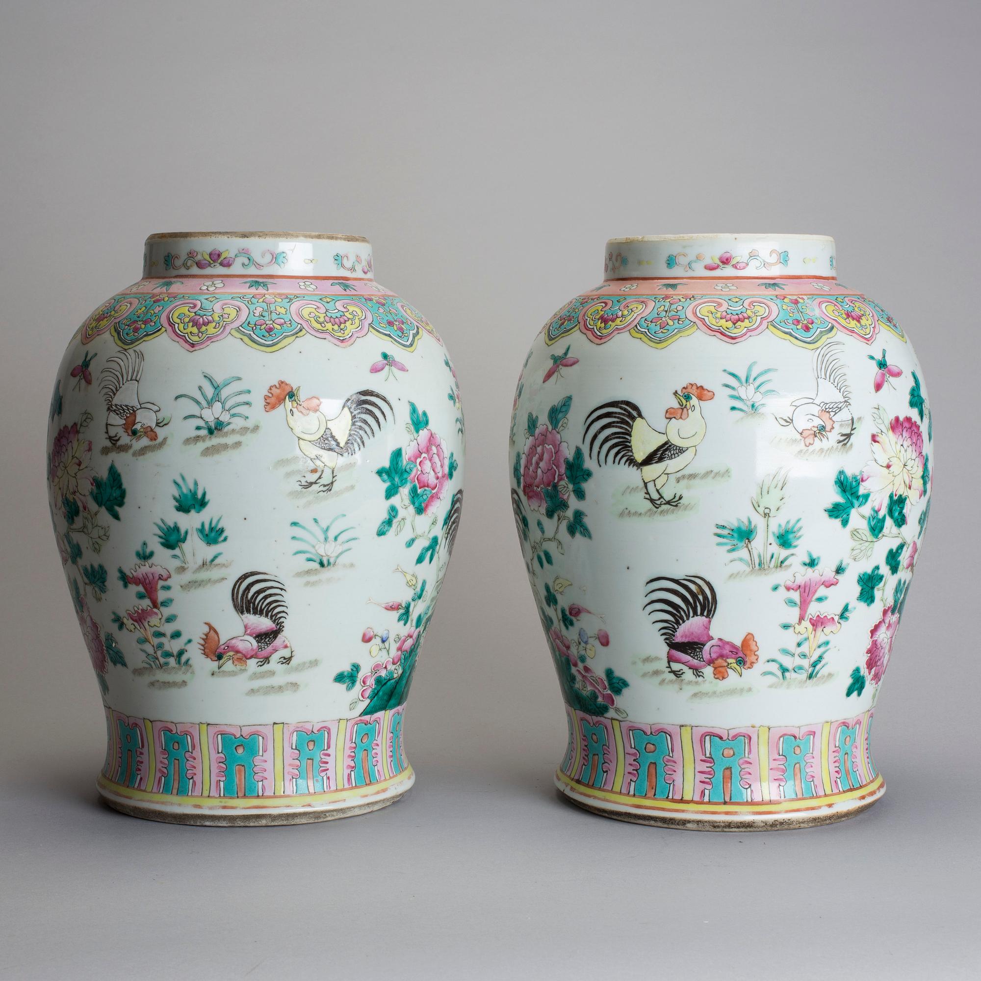 A pair of chinese porcelain urns, 20th century.