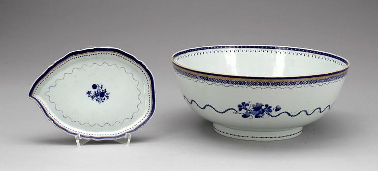 BÅLSKÅL samt FAT, porslin, Kina. Jiaqing (1796-1820).