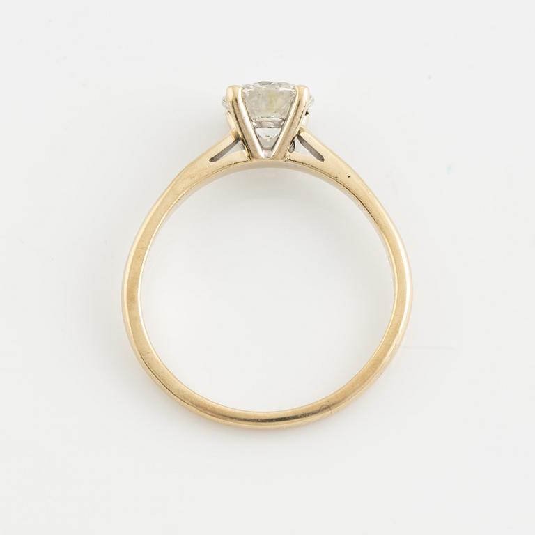 Brilliant cut diamond solitaire ring.