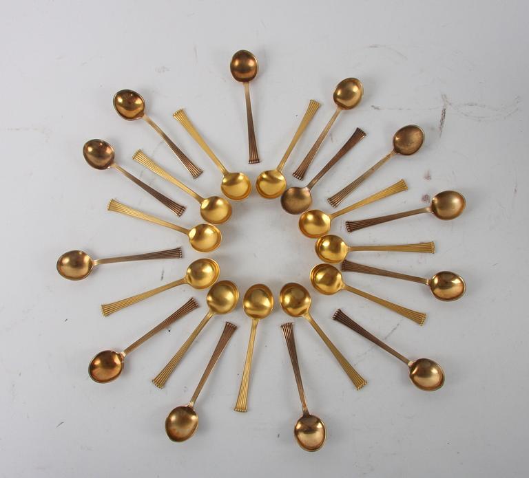 MOCCASKEDAR, 12 st, förgyllt silver, C.G Hallberg,
12 nysliver tillkommer.