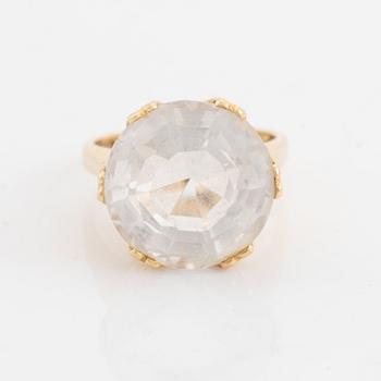 18K gold and round mixed cut rock crystal ring.