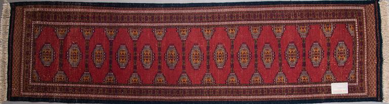 GALLERIMATTA, bochara, Indien. Ca 350x94 cm.