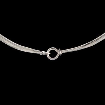 VIVIANNA TORUN BÜLOW-HÜBE, 'Dew Drop' halsring, silver, Georg Jensen, Danmark, designår 1955.