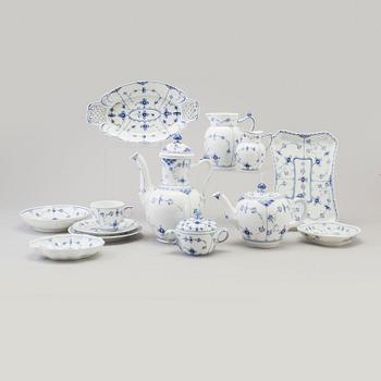 40 pcs of porcelaine service from Royal Copenhagen.