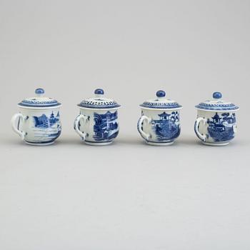 Four blue and white custard cups with covers, Qingdynasty, Qianlong (1736-95).