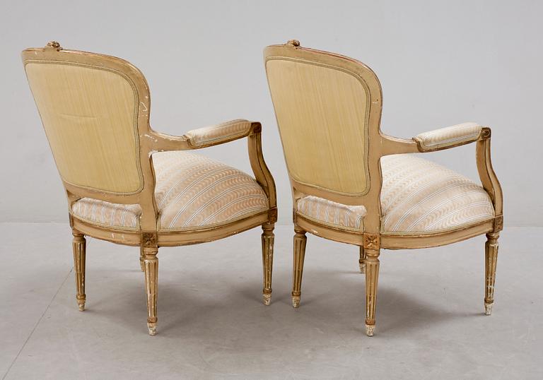 KARMSTOLAR, ett par, gustaviansk stil, 1900-talets första hälft.