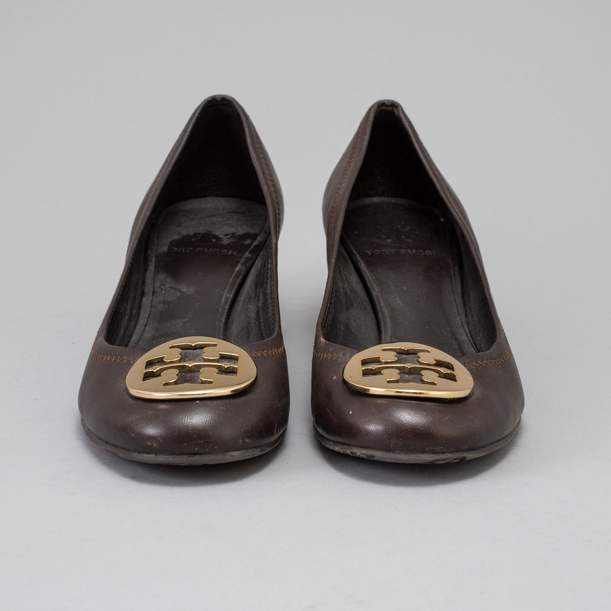 A pair of Tory Burch leather shoes, circa size 37.