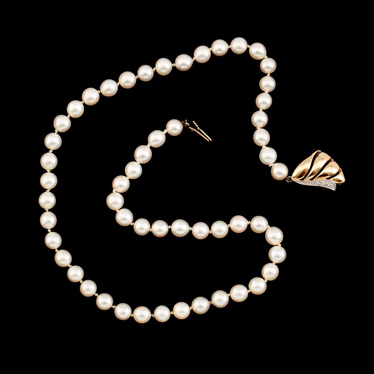 PÄRLCOLLIER, odlade pärlor, lås 18 k guld.
