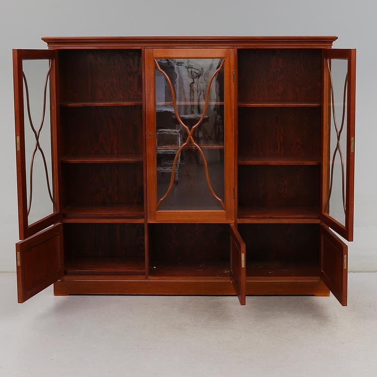 BOKSKÅP, 1900-talets första hälft.