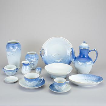 MAT- OCH KAFFESERVIS, 82 delar, porslin, "Måsen", Bing & Gröndahl.