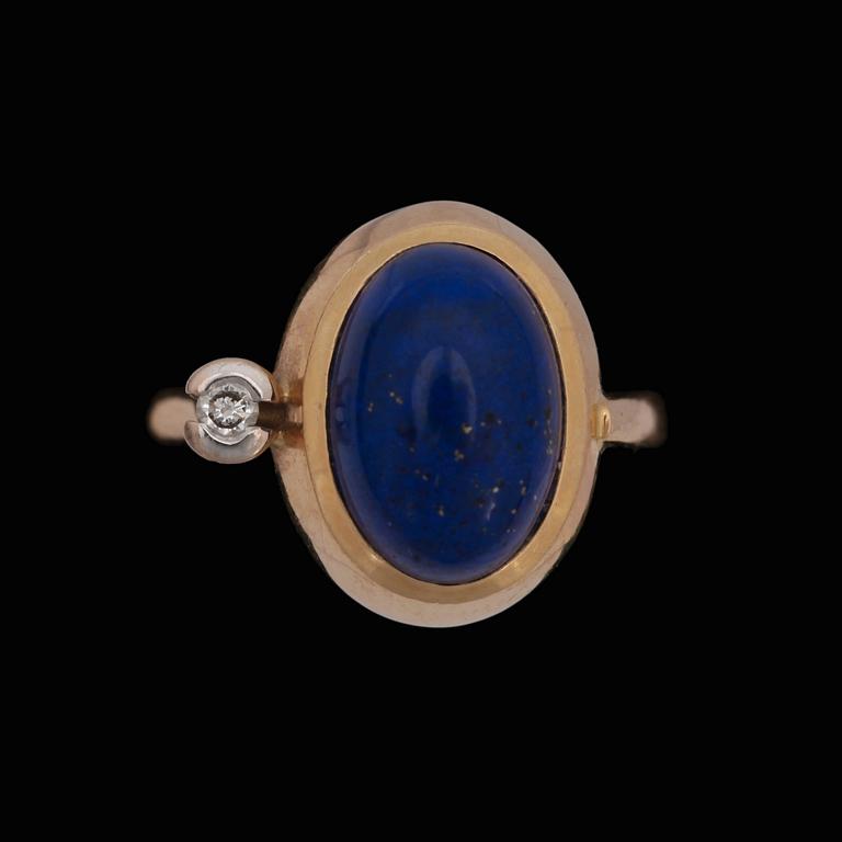 An Ole Lyngaard ring with lapis lazuli and a brilliant cut diamond, 0.05 ct.