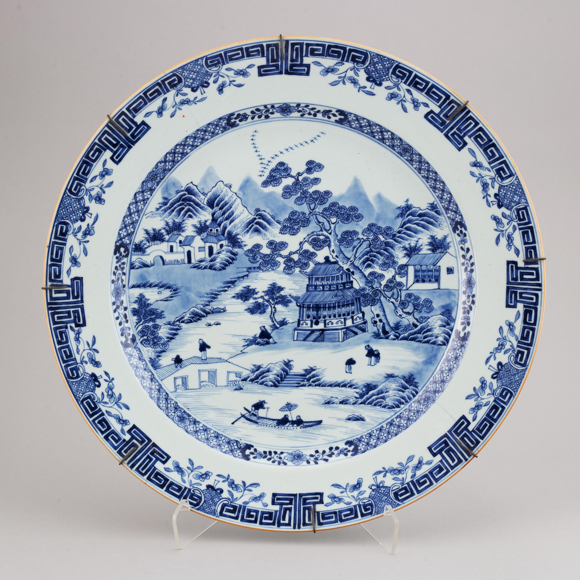 A large blue and white serving dish, Qing dynasty, Qianlong (1736-95).
