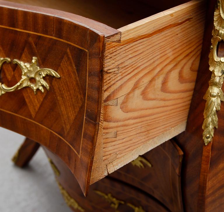 BYRÅ, rokokostil, 1900-talets första hälft.