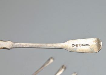 SKEDAR, 4 st samt SOCKERSKED, silver, bl a London 1803,  England 1800-talets början. Totalvikt ca 183 gram.