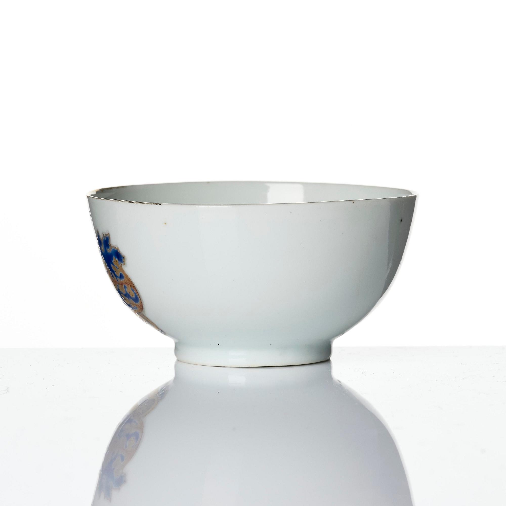 An armorial cup and stand, Qing dynasty, Qianlong (1736-95).