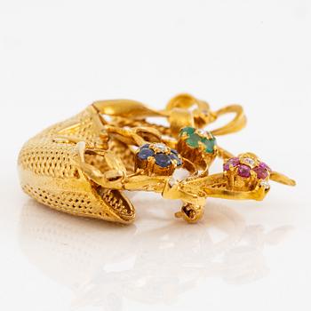 Brosch, i form av blomsterkorg, 18K guld med rubiner, kalcedon, safirer och diamanter.