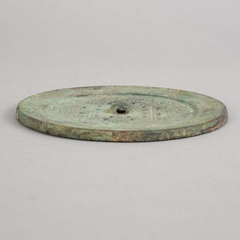 SPEGEL, brons. Xin-Östra Handynastin (9-220).