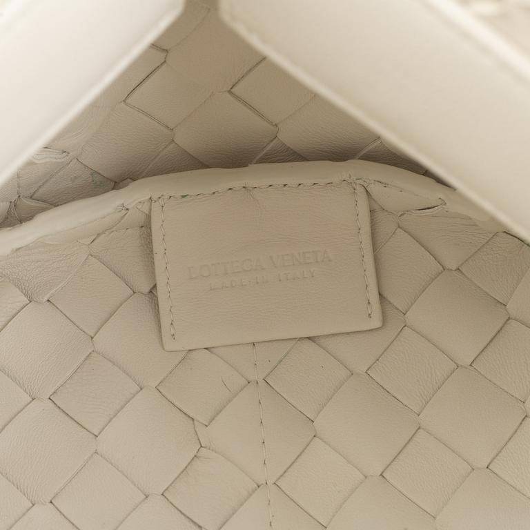 Bottega Veneta, bag "Snap intreccio bague".