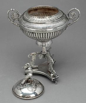SOCKERSKÅL, silver, empire, ofullständiga stämplar, sannolikt Magnus Fryberg, verksam 1817-34 i Jönköping. Ca 781 gram .