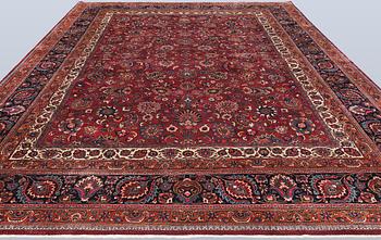 Matta, Meshed, signerad Saber, 459 x 348 cm.