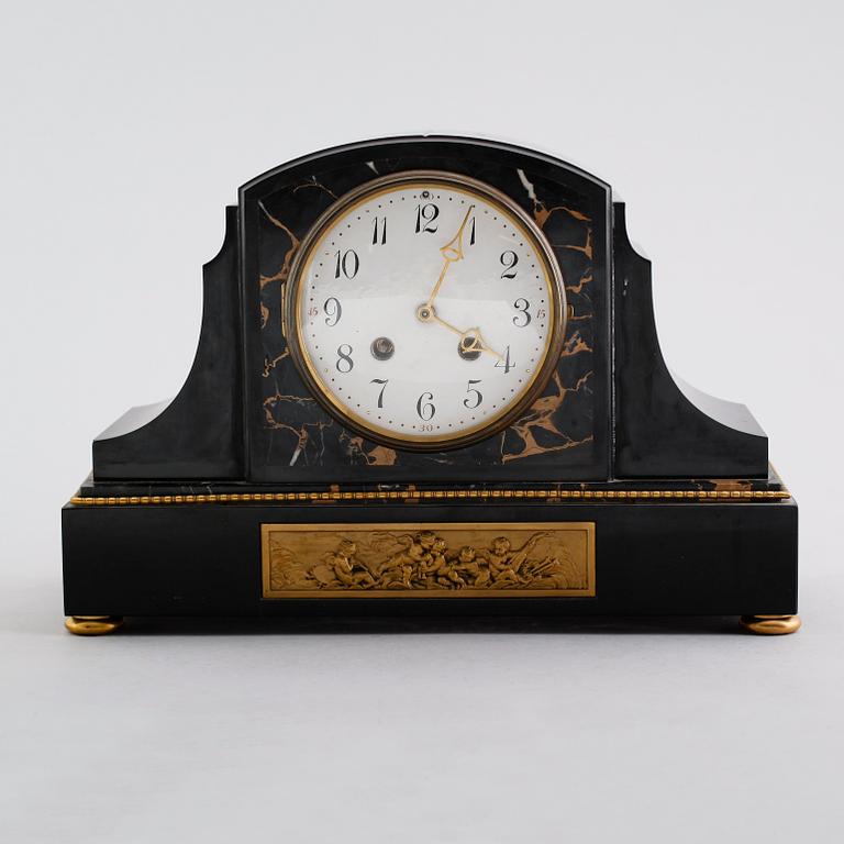 BORDSPENDYL, 1900-talets första hälft.