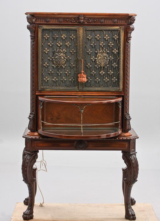 BARSKÅP, barockstil, 1900-talets första hälft.