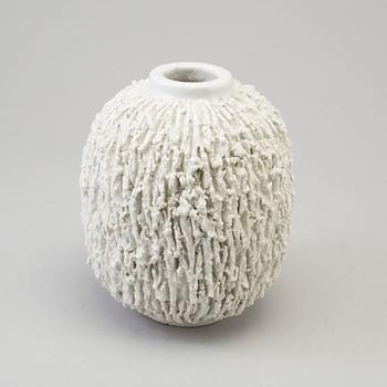 GUNNAR NYLUND, vas, chamotterat stengods, signerad, Rörstrand, 1900-talets andra hälft.