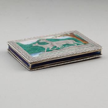 DOSA, silver och emalj, 1900-talets första hälft. Vikt ca 126 gram.