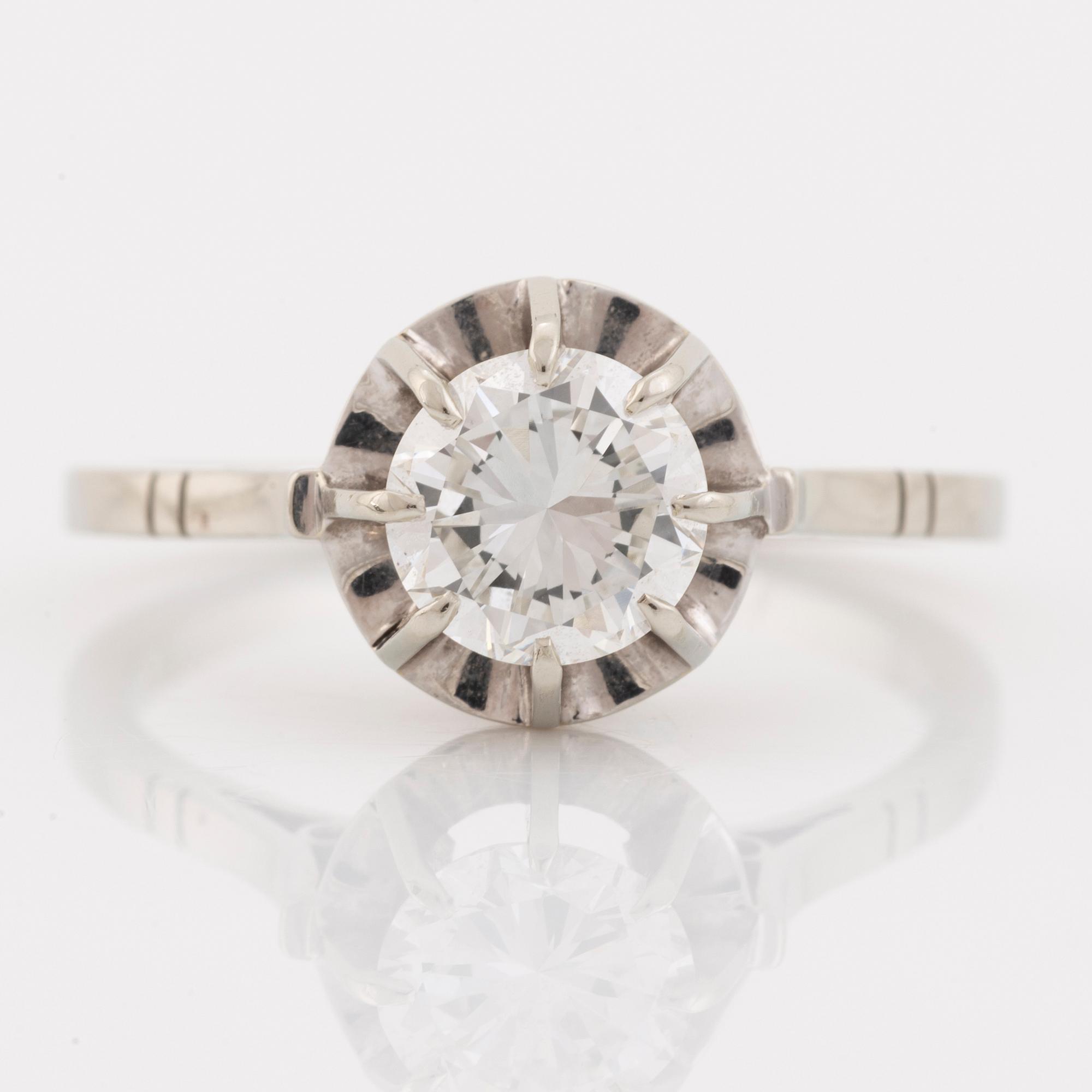 Ring med briljantslipad diamant.